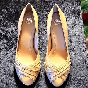 Nurture Women's Beige Shoes Size 9